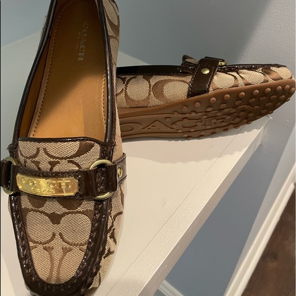 Coach “Felisha” canvas and patent leather loafers (6.5) - Picture 4 of 4